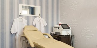 Frakcyjny CO2 a cyfrowa nieśmiałość – czy poprawa jakości skóry zmienia sposób komunikacji online? dermoklinika - laser frakcyjny co2 3.jpg