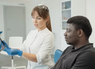 Jak przygotować się do zabiegu implantacji zęba piotrowscybejnarowicz.pl - 302-jak-przygotowac-sie-do-zabiegu-implantacji-zeba.webp